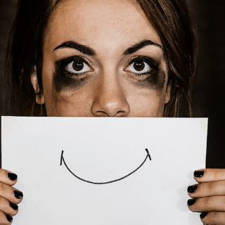 Emotionale Kundenerlebnisse sind Momente, die bei Kunden starke positive Gefühle hervorrufen und eine bleibende Erinnerung hinterlassen. Hier sind einige Beispiele.