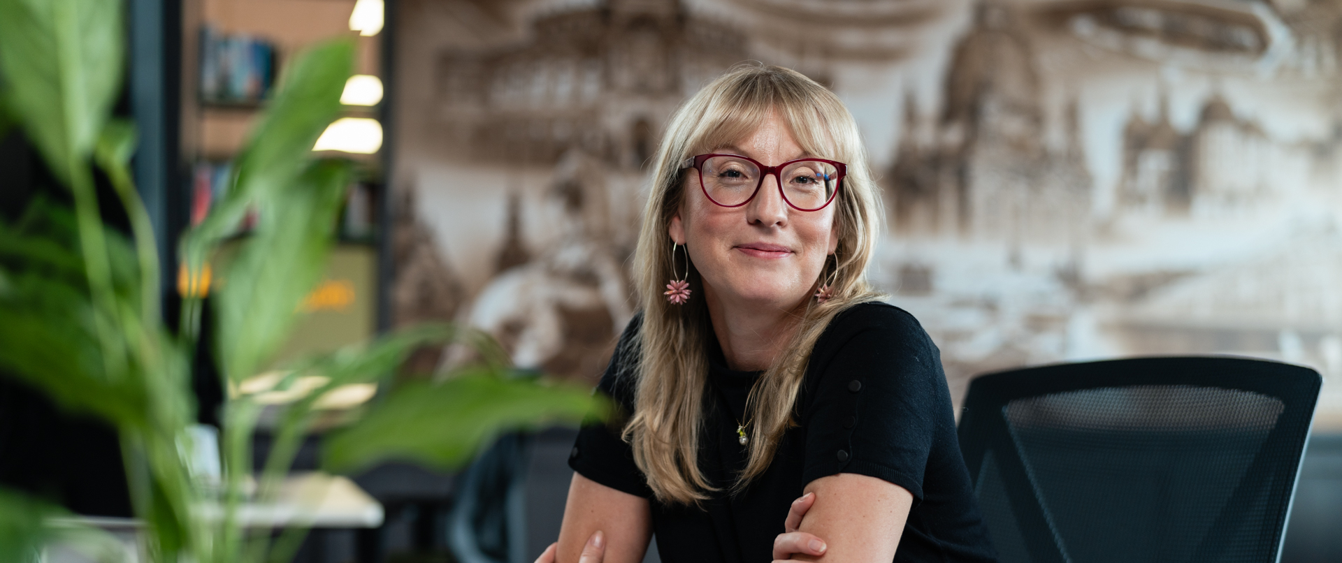 In der heutigen Customer-Experience-Landschaft reicht es nicht mehr aus, nur den Net Promoter Score (NPS) zu erheben. Zwar ist der NPS nach wie vor eine weitverbreitete Kennzahl, rund zwei Drittel der Fortune-1000-Unternehmen nutzen ihn, um die Qualität von Kunden- und Mitarbeitererlebnissen zu messen. Doch wenn Unternehmen wirklich verstehen wollen, wie loyal ihre Kunden sind, müssen sie tiefer blicken. Kaufabsicht (die Absicht eines Kunden, erneut zu kaufen) entwickelt sich 2025 zu einem entscheidenden Ergänzungsindikator. Dieser zusätzliche Blickwinkel zeigt, wie wahrscheinlich ein Kunde tatsächlich wieder bei der Marke kaufen wird, unabhängig davon, ob er sie weiterempfiehlt.